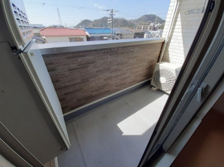 暖かな日差しのふりそそぐバルコニー