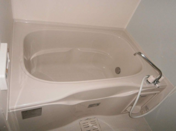 コンパクトで使いやすいお風呂です