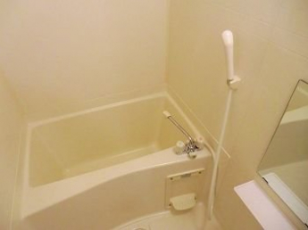 日々の疲れを癒すお風呂付です