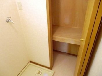 明るい色調の室内です