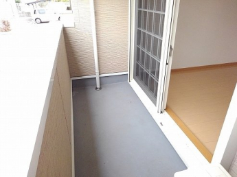 お洗濯にも便利なバルコニー付き