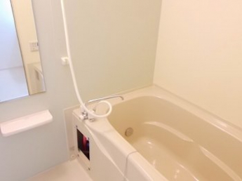 コンパクトで使いやすいお風呂です