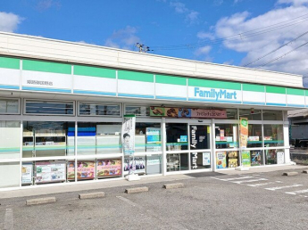 ファミリーマートまで600m