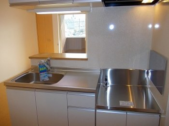 コンパクトなキッチンで掃除もラクラク