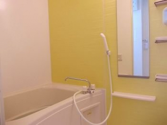 落ち着いた空間のお風呂です