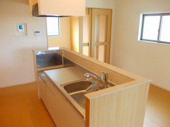 コンパクトなキッチンで掃除もラクラク