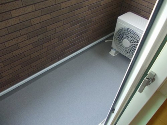 バルコニーからの眺めを楽しみながら食事をしませんか