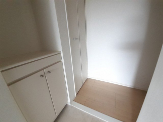 収納もある玄関です