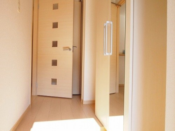 シンプルで使いやすい玄関です