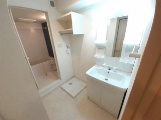 明るい洗面所です