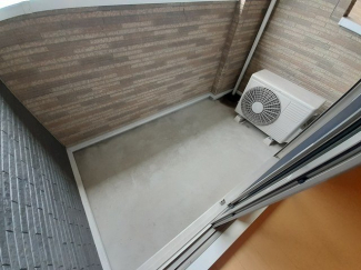 バルコニーからの眺めを楽しみながら食事をしませんか