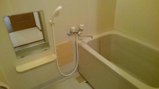 落ち着いた空間のお風呂です