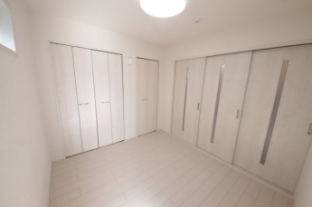 使い勝手のいい洋室です