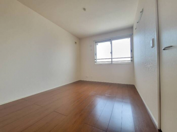 こちらの居間で趣味の時間をお楽しみください