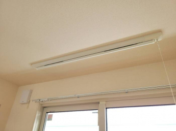 明るい色調の室内です