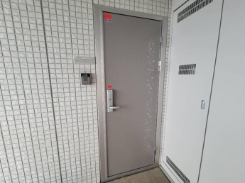 収納もある玄関です