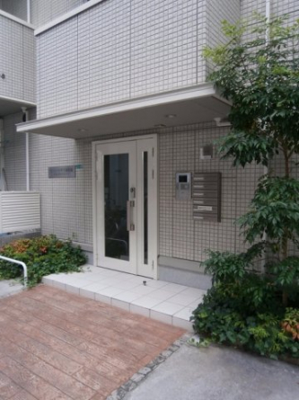 落ち着いたエントランスです