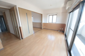 こちらのリビングで趣味の時間をお楽しみください