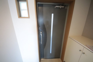 明るい玄関です