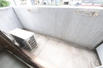 開放的で明るい空間を演出してくれるバルコニーです