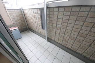 落ち着いた時間を過ごせるバルコニーです