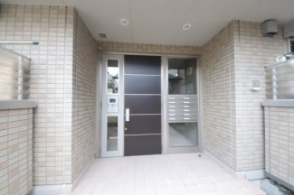 ゆとりのあるエントランスです