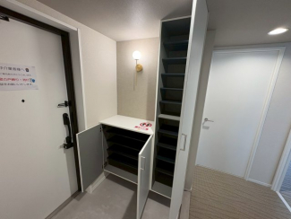 明るい玄関です