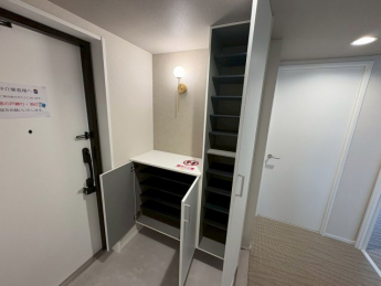 明るい玄関です