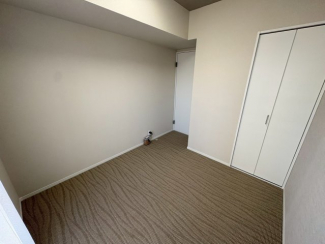 スタンダードな洋室です