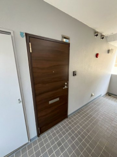 収納もある玄関です