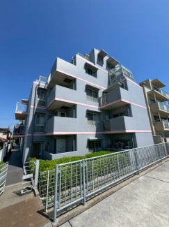 落ち着いた雰囲気の外観です