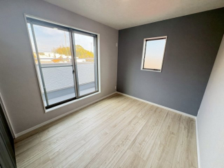 コンパクトで使いやすい洋室です