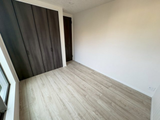 コンパクトで使いやすい洋室です