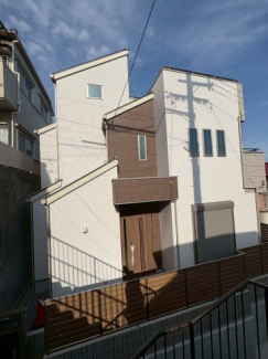 落ち着いた雰囲気の外観です