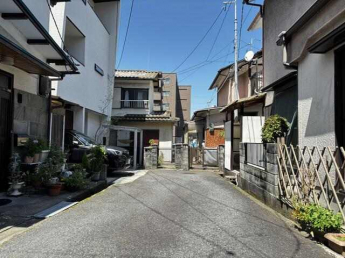 接道状況　南側幅員４ｍ私道に２ｍ接道