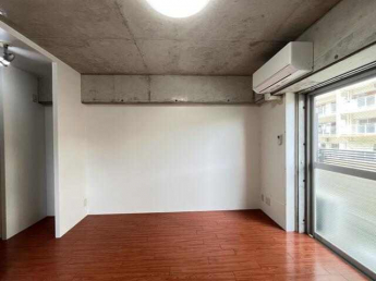 写真は別部屋ですが、使用はほぼ同じです。