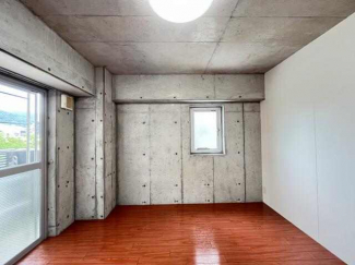 写真は別部屋ですが、使用はほぼ同じです。