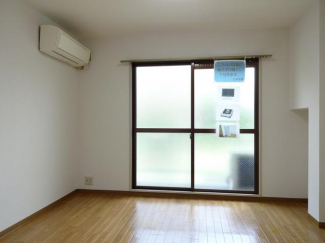 １階ですが隣家と距離があり明るいです