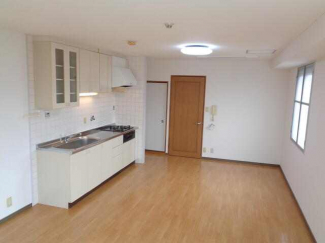 ２面採光の明るい１２．５帖のＬＤＫです