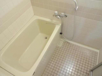 清潔感のあるお風呂です