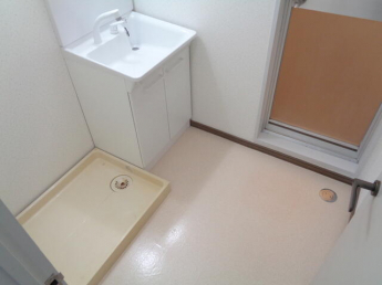 洗面・脱衣所です。今回洗面化粧台入替えました。