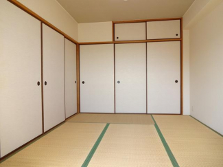 バルコニー側から見た和室です