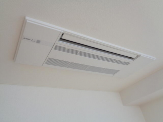 リビングのビルトインエアコンです。