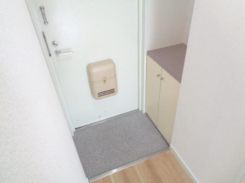 シューズボックス付きの玄関