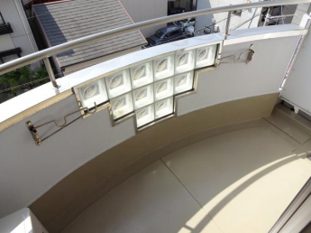 南向きのバルコニーです