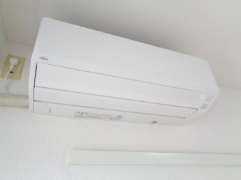 設備のエアコンです