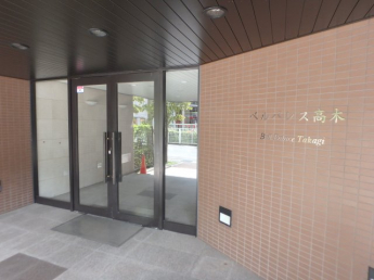 落ち着いたエントランスです