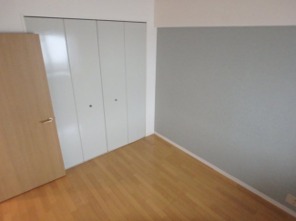 明るい色調の室内です