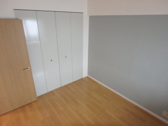 明るい色調の室内です