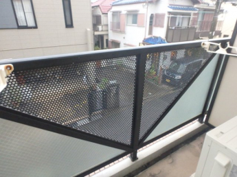 落ち着いた時間を過ごせるバルコニーです